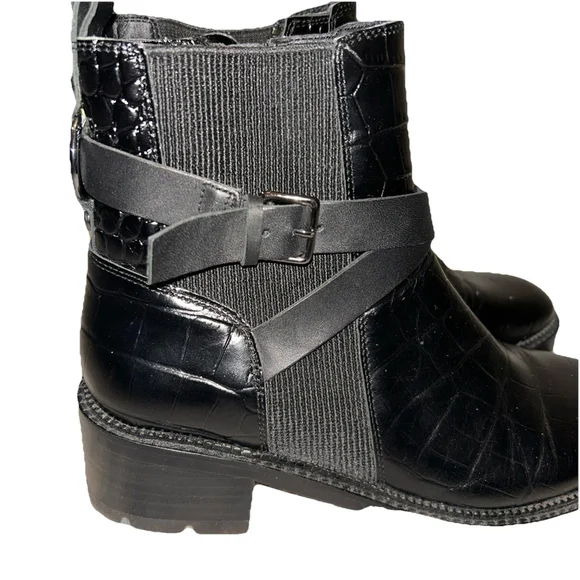 Donald Pliner Black Savvy Croc Embossed Leather Bootie Sz 8.5 2 Inch Block Herl - Picture 3 of 7